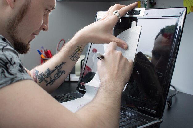 Jak szybko skonfigurować drukowanie z laptopa na drukarkę HP?