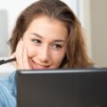 Podglądanie przez kamerę w laptopie - czy to legalne i etyczne?