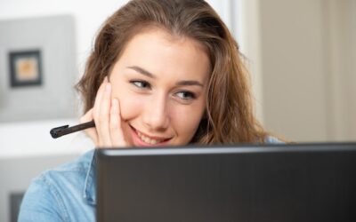 Podglądanie przez kamerę w laptopie – czy to legalne i etyczne?
