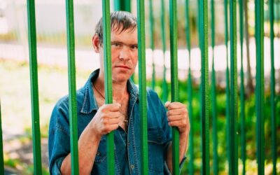 Czy można postawić płot bez zgody sąsiada i jakie są konsekwencje?