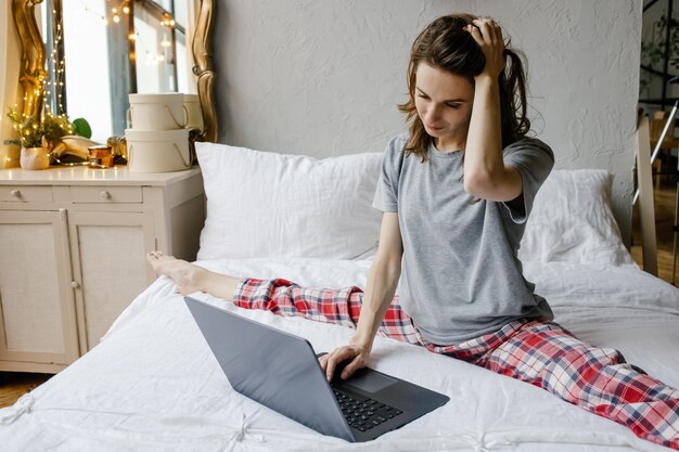 Dlaczego laptop się przegrzewa i jak go skutecznie schłodzić?