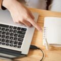 Jak bezprzewodowo podłączyć internet do laptopa bez żadnych komplikacji?