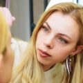 Jak dobrać makijaż pasujący do blondynek?