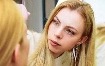 Jak dobrać makijaż pasujący do blondynek?