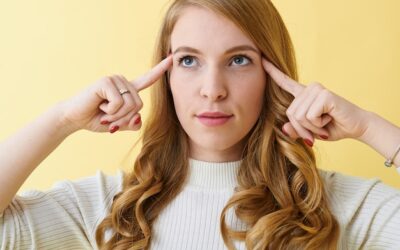 Jak optycznie powiększyć oko z opadającą powieką?