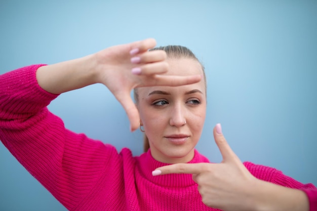 Jak podkreślić kości policzkowe makijażem i konturowaniem?