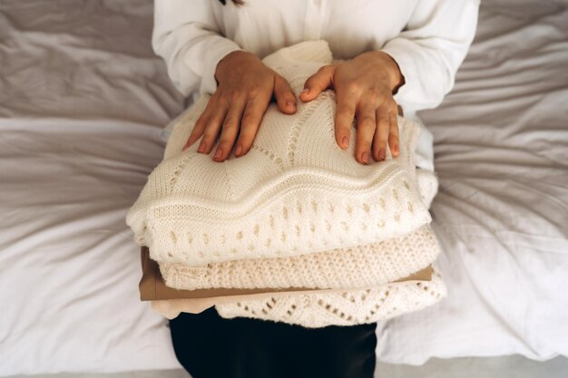 Jak prawidłowo suszyć sweter, aby zachował kształt?