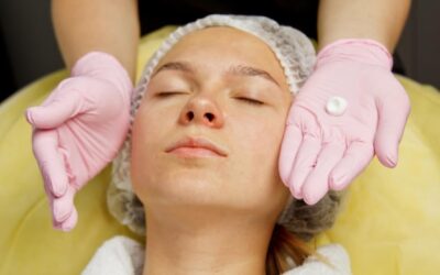 Jak skutecznie walczyć z kurzymi łapkami wokół oczu?