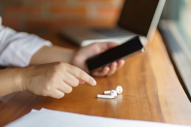 Jak szybko połączyć słuchawki bezprzewodowe Huawei z laptopem?