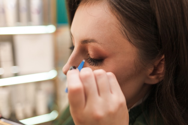 Jak wykonać makijaż oka podkreślający Twój naturalny wygląd?