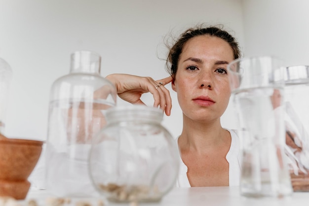 Składniki kwasu hialuronowego – co kryje się w tym popularnym kosmetyku?