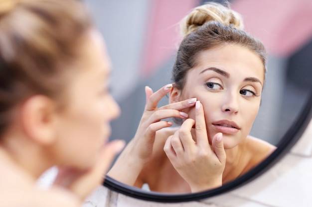 Bezpieczne metody usunięcia pieprzyka z twarzy