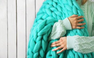 Jak prawidłowo prać sweter akrylowy, by zachował kształt i kolor?