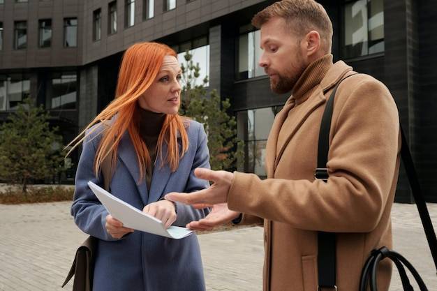 Jak wybrać najlepsze miejsce do zakupu akcji firm?