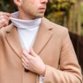 Jaki szalik dobrać do beżowego płaszcza męskiego?