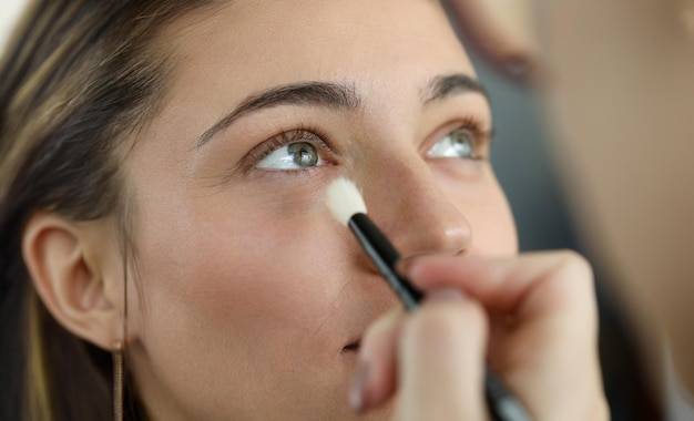 Proste triki, jak nakładać cienie do oczu dla efektu wow