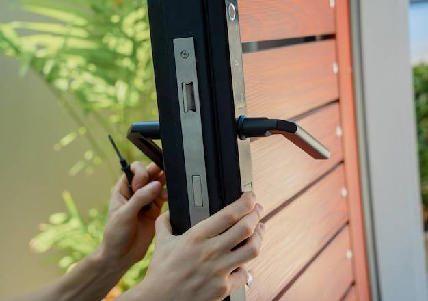 Jak sprawnie zakodować pilota do bramy?