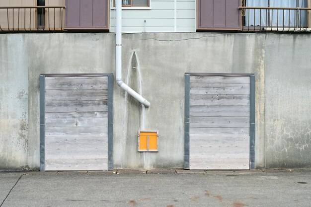 Jaki prześwit pod bramą dwuskrzydłową zapewni komfortowy wjazd?