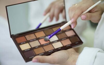 Jak perfekcyjnie nałożyć cienie do powiek?