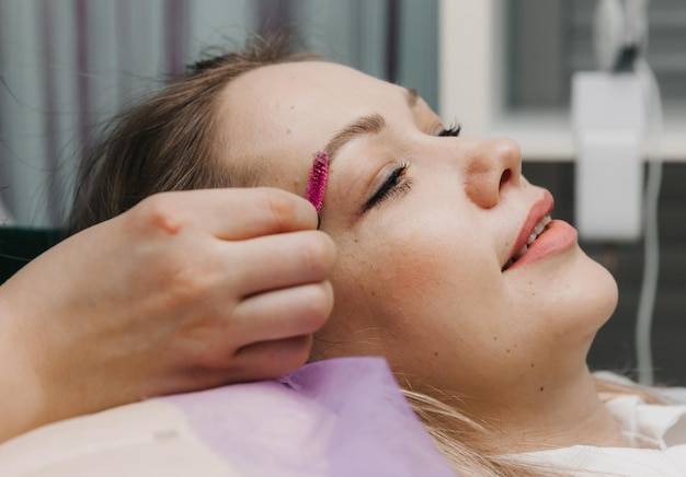 Jakie zabiegi na blizny potrądzikowe dają najlepsze efekty?